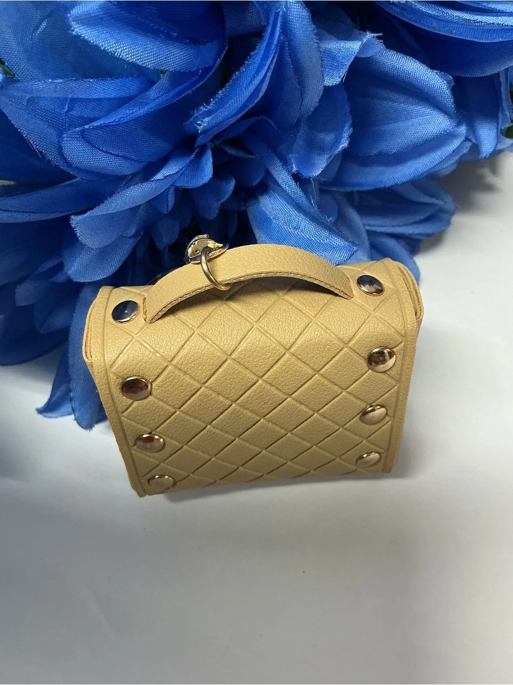 Boutique this cutie